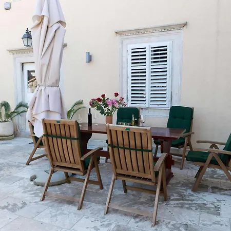 Orka - Studio 2 Adults